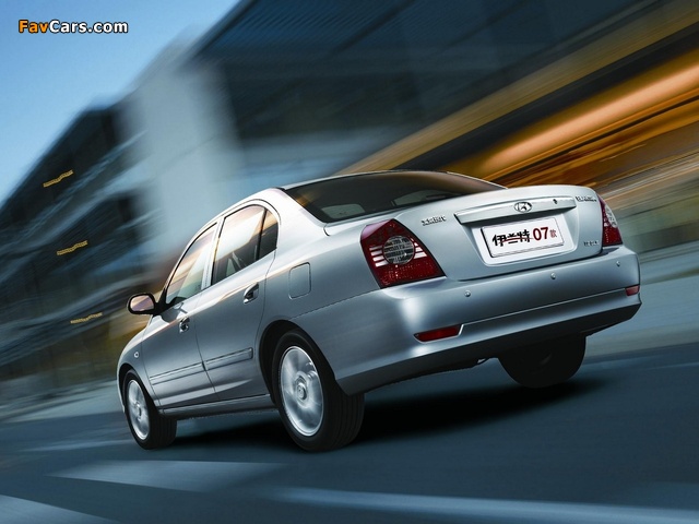 Pictures of Hyundai Elantra CN-spec (XD) 2007–10 (640 x 480)