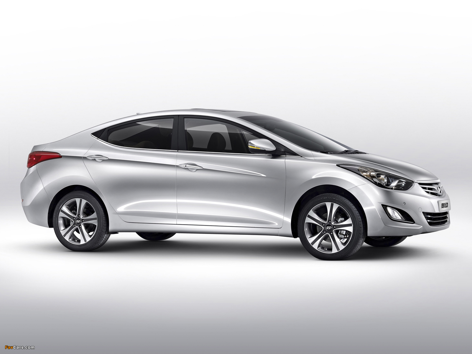 Pictures of Hyundai Elantra Langdong (MD) 2012 (1600 x 1200)