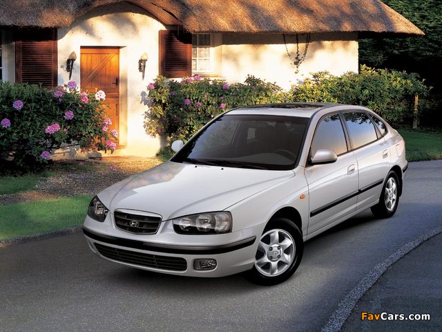 Hyundai Elantra Hatchback (XD) 2000–03 wallpapers (640 x 480)