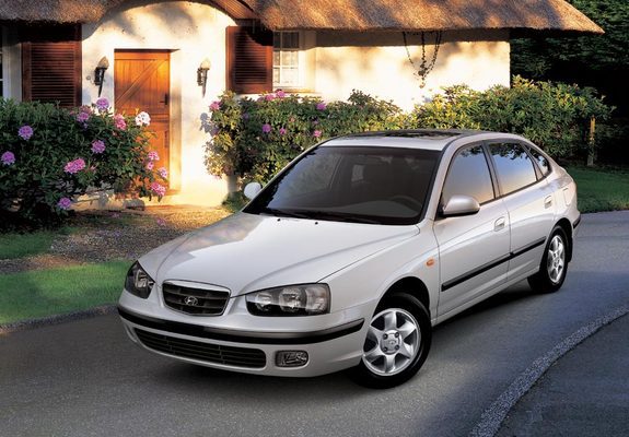 Hyundai Elantra Hatchback (XD) 2000–03 wallpapers