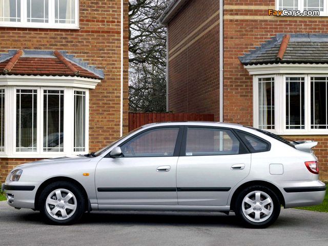 Hyundai Elantra Hatchback UK-spec (XD) 2003–06 wallpapers (640 x 480)