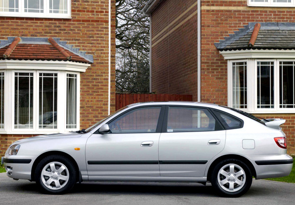 Hyundai Elantra Hatchback UK-spec (XD) 2003–06 wallpapers