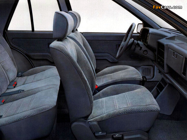 Photos of Hyundai Excel 5-door (X1) 1985–89 (640 x 480)