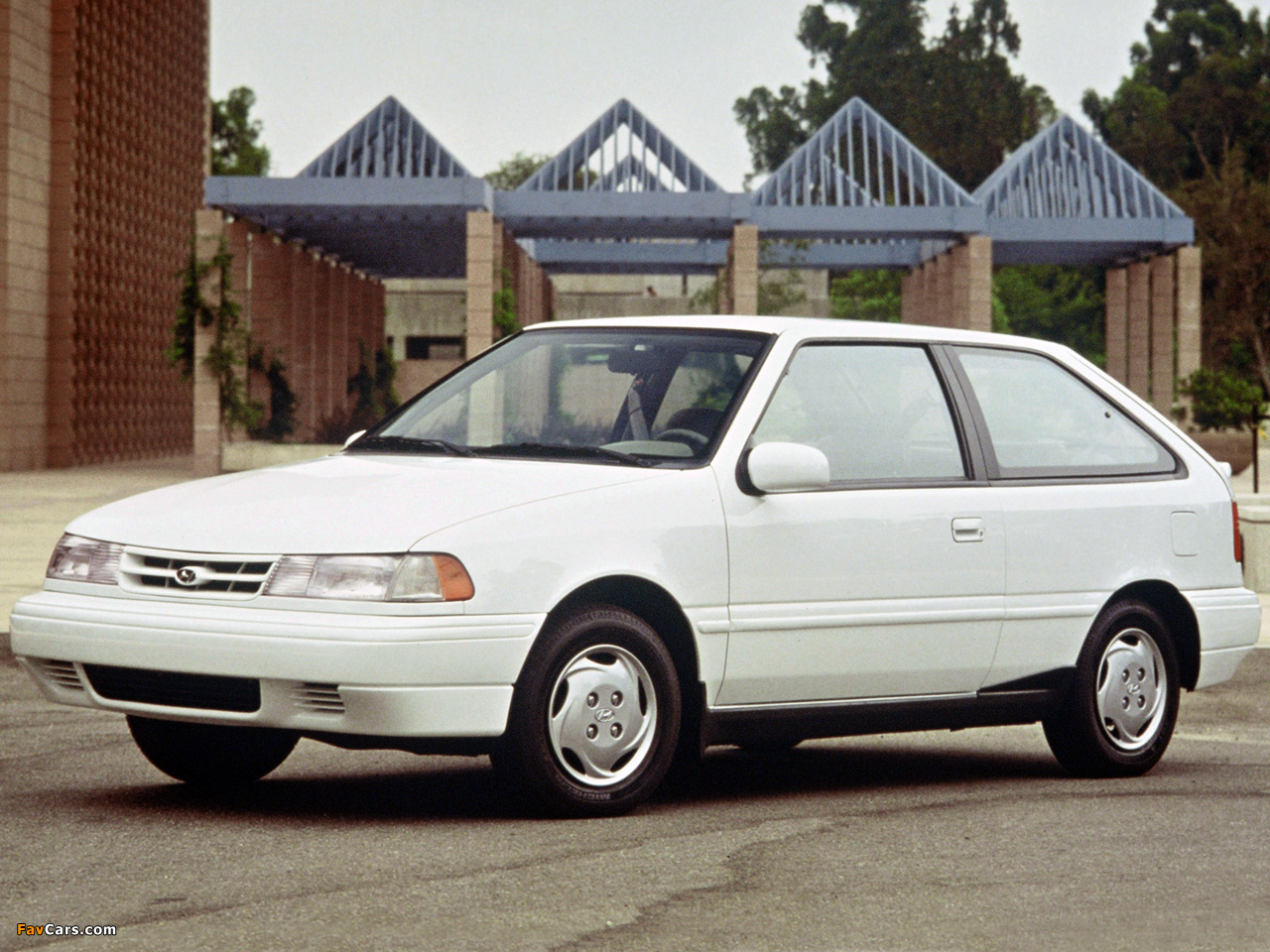 Photos of Hyundai Excel 3-door (X2) 1992–95 (1280 x 960)