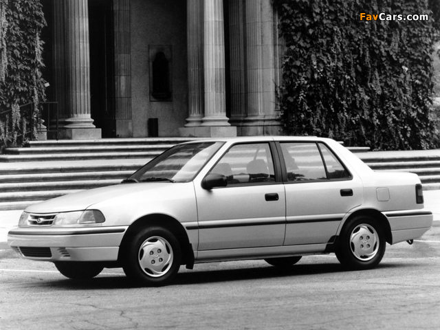 Photos of Hyundai Excel Sedan (X2) 1992–95 (640 x 480)