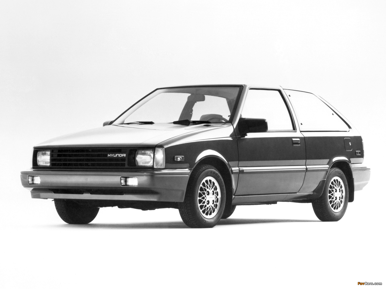 Pictures of Hyundai Excel 3-door US-spec (X1) 1985–87 (1600 x 1200)