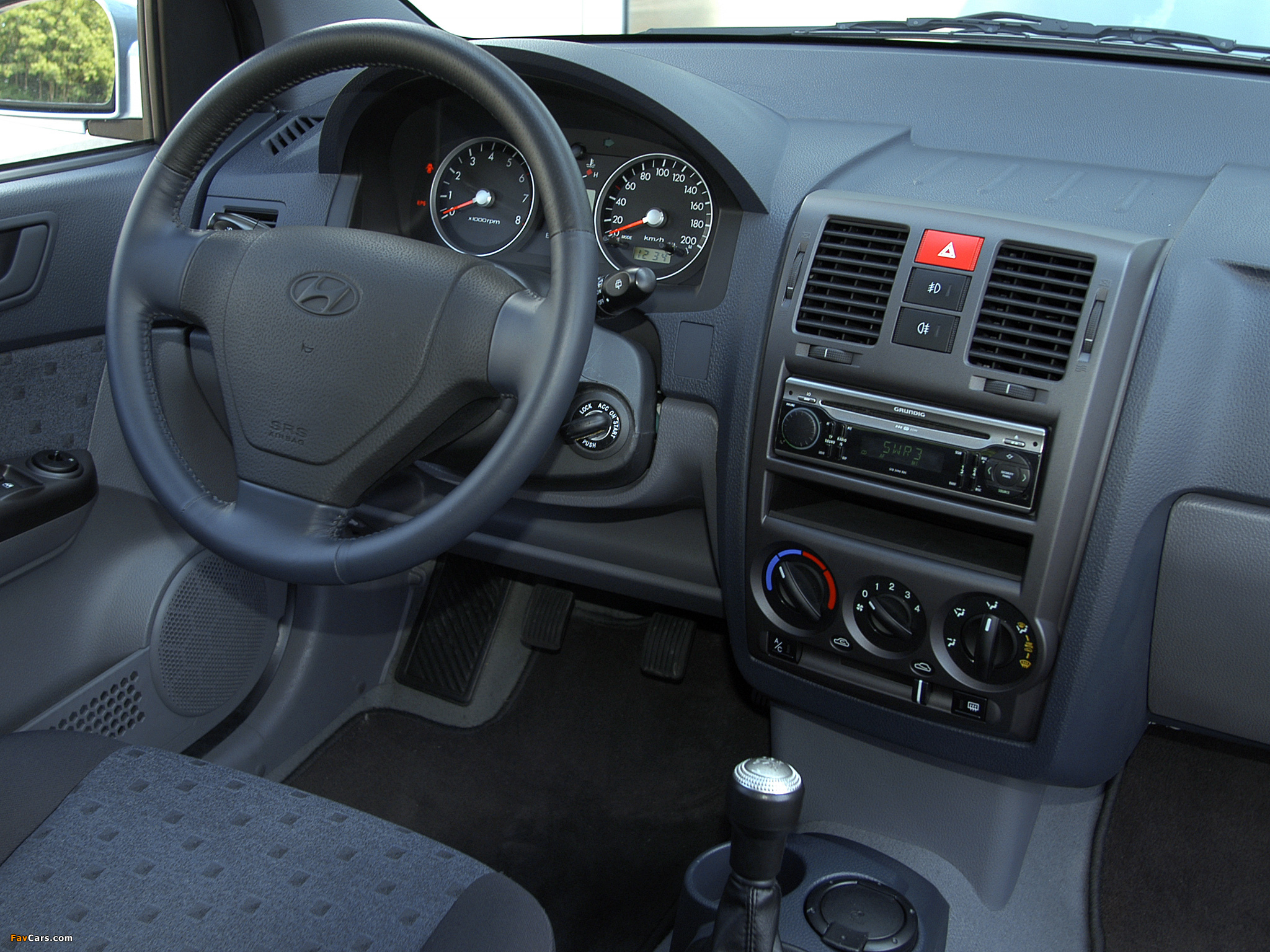 Hyundai Getz 3-door 2002–05 images (2048 x 1536)