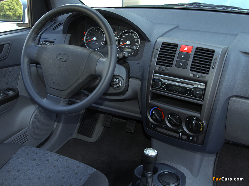 Hyundai Getz 3-door 2002–05 images (800 x 600)