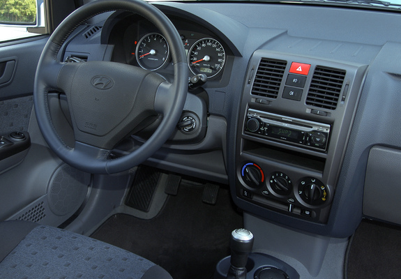 Hyundai Getz 3-door 2002–05 images