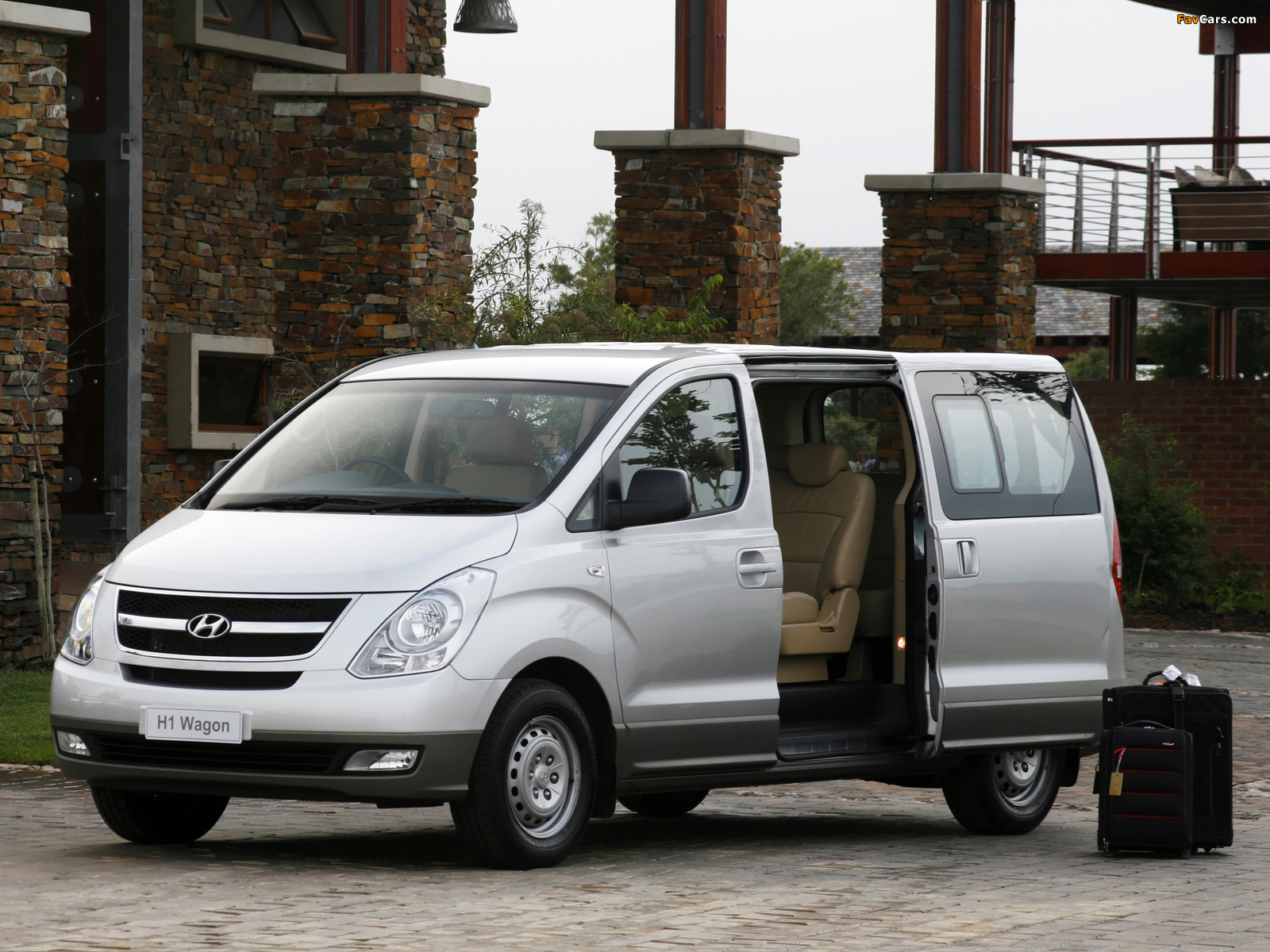 Hyundai H-1 Wagon ZA-spec 2009–12 pictures (1600 x 1200)