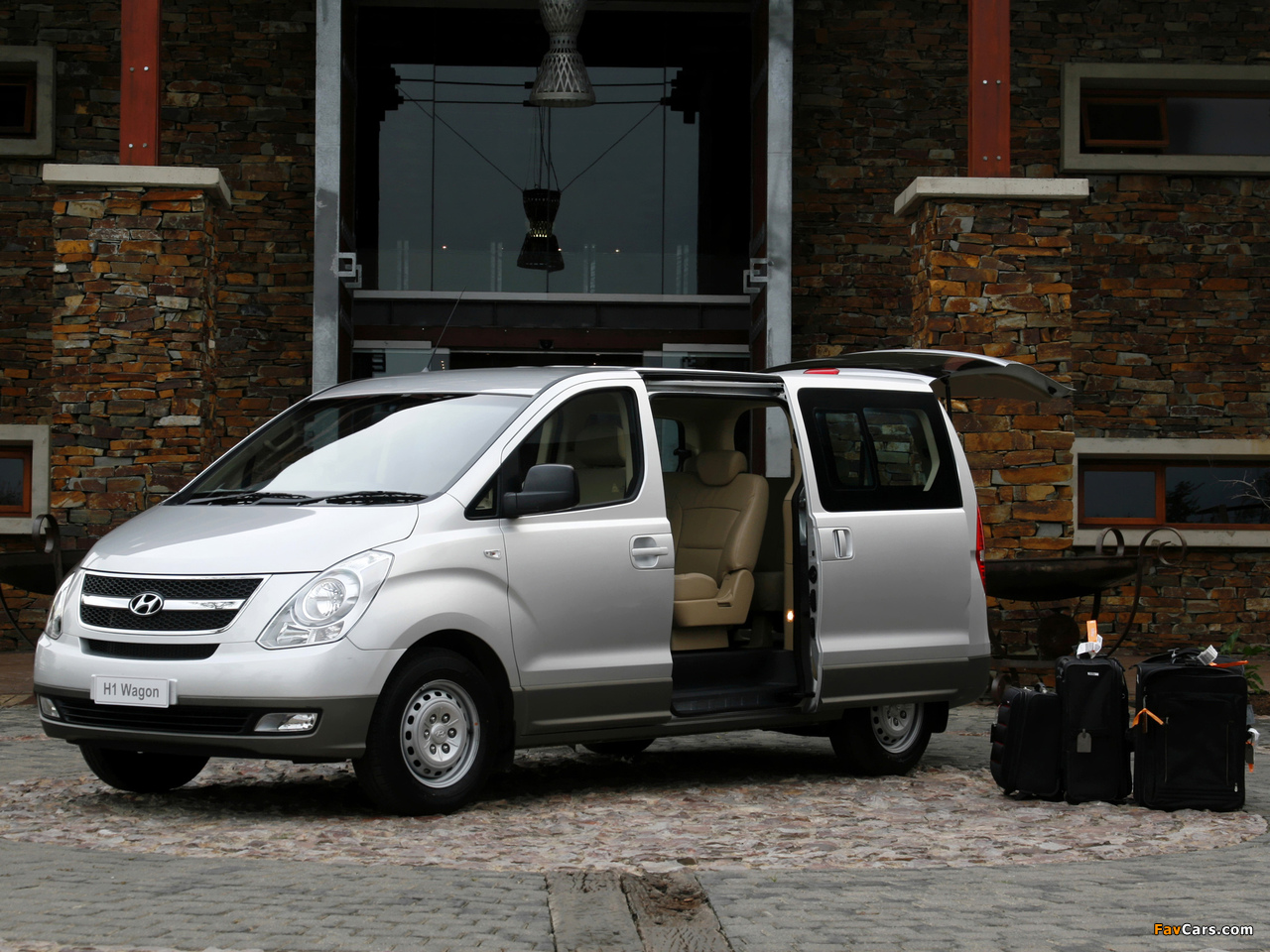 Photos of Hyundai H-1 Wagon ZA-spec 2009–12 (1280 x 960)