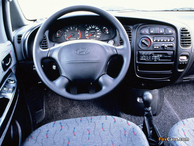 Hyundai H-1 Minibus 1997–2004 wallpapers (640 x 480)