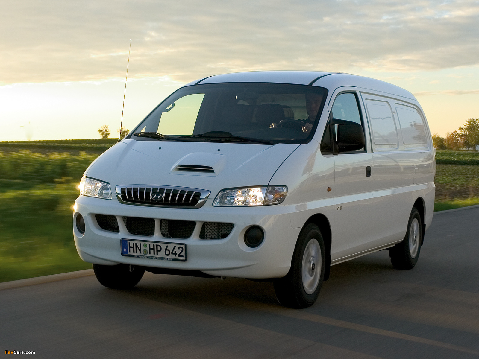 Hyundai H-1 Van 1997–2004 wallpapers (1600 x 1200)