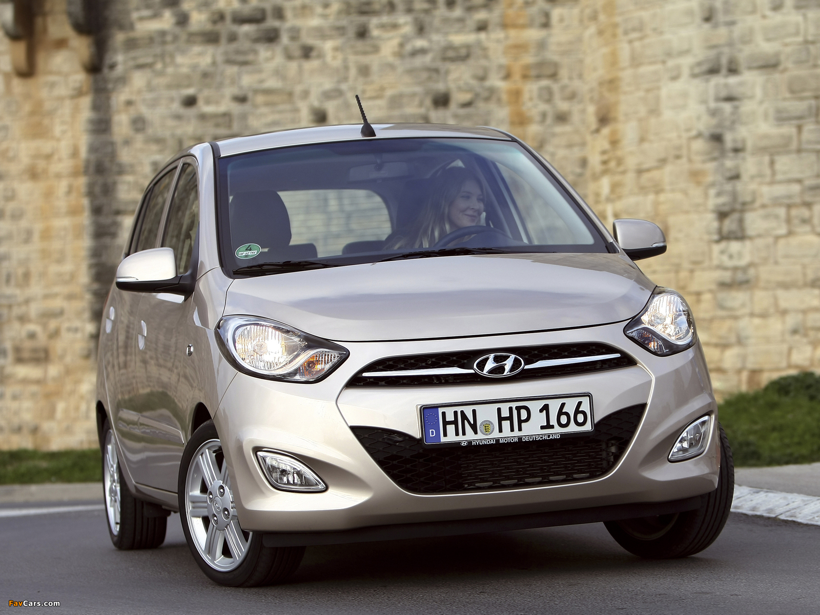 Hyundai i10 2010 pictures (1600 x 1200)