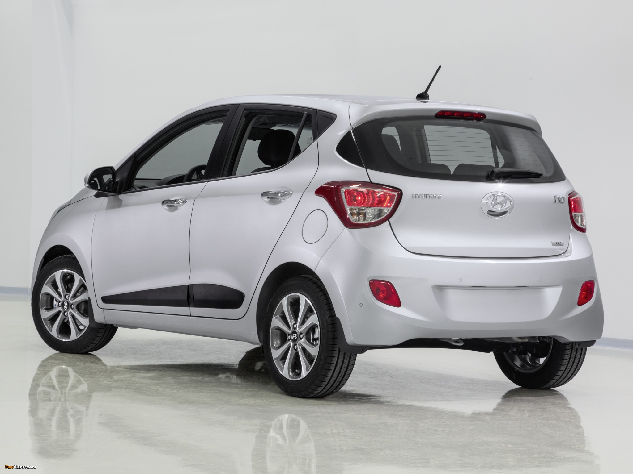 Hyundai i10 2013 photos (2048 x 1536)