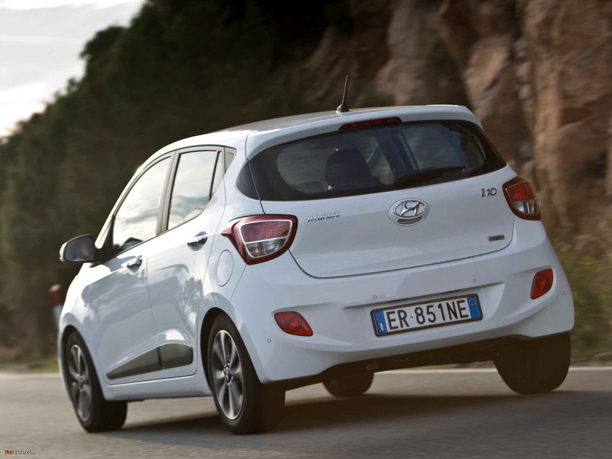 Hyundai i10 2013 photos (2048 x 1536)