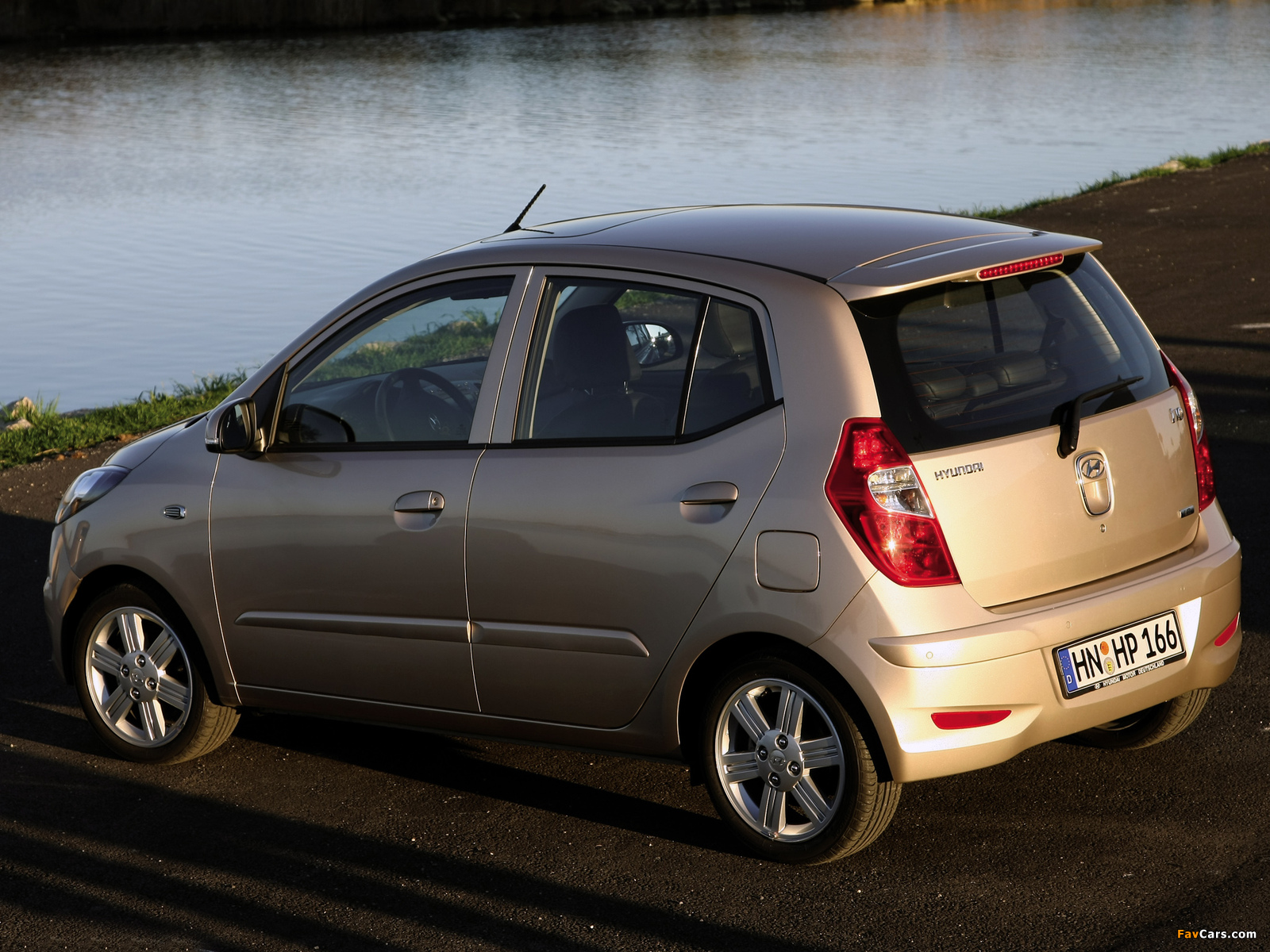 Images of Hyundai i10 2010 (1600 x 1200)