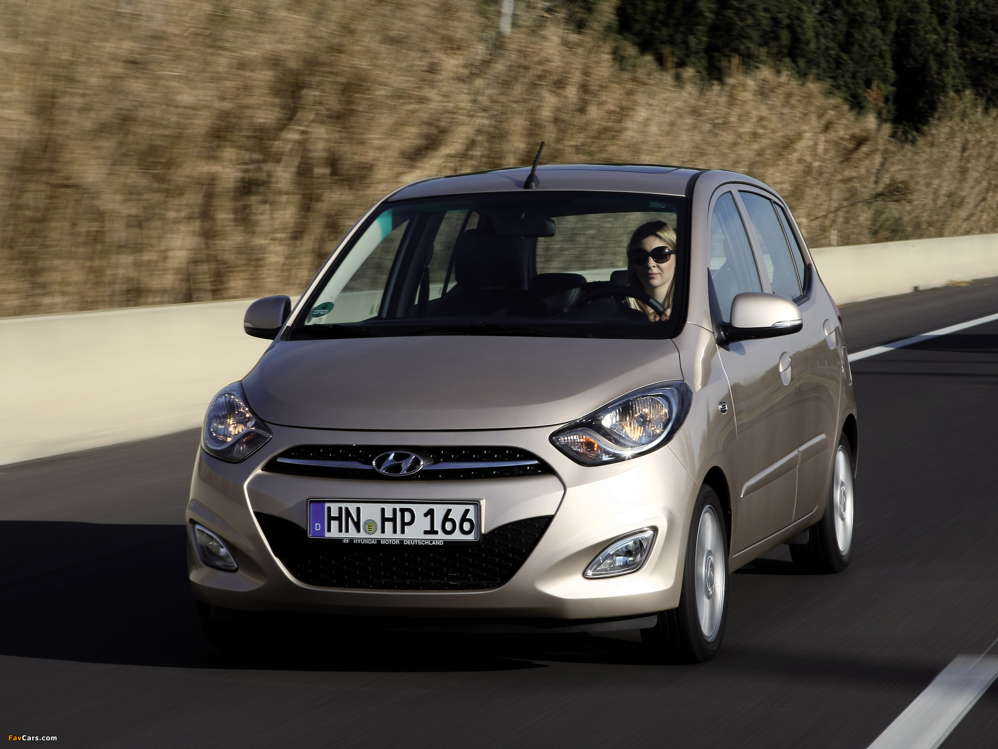 Images of Hyundai i10 2010 (2048 x 1536)