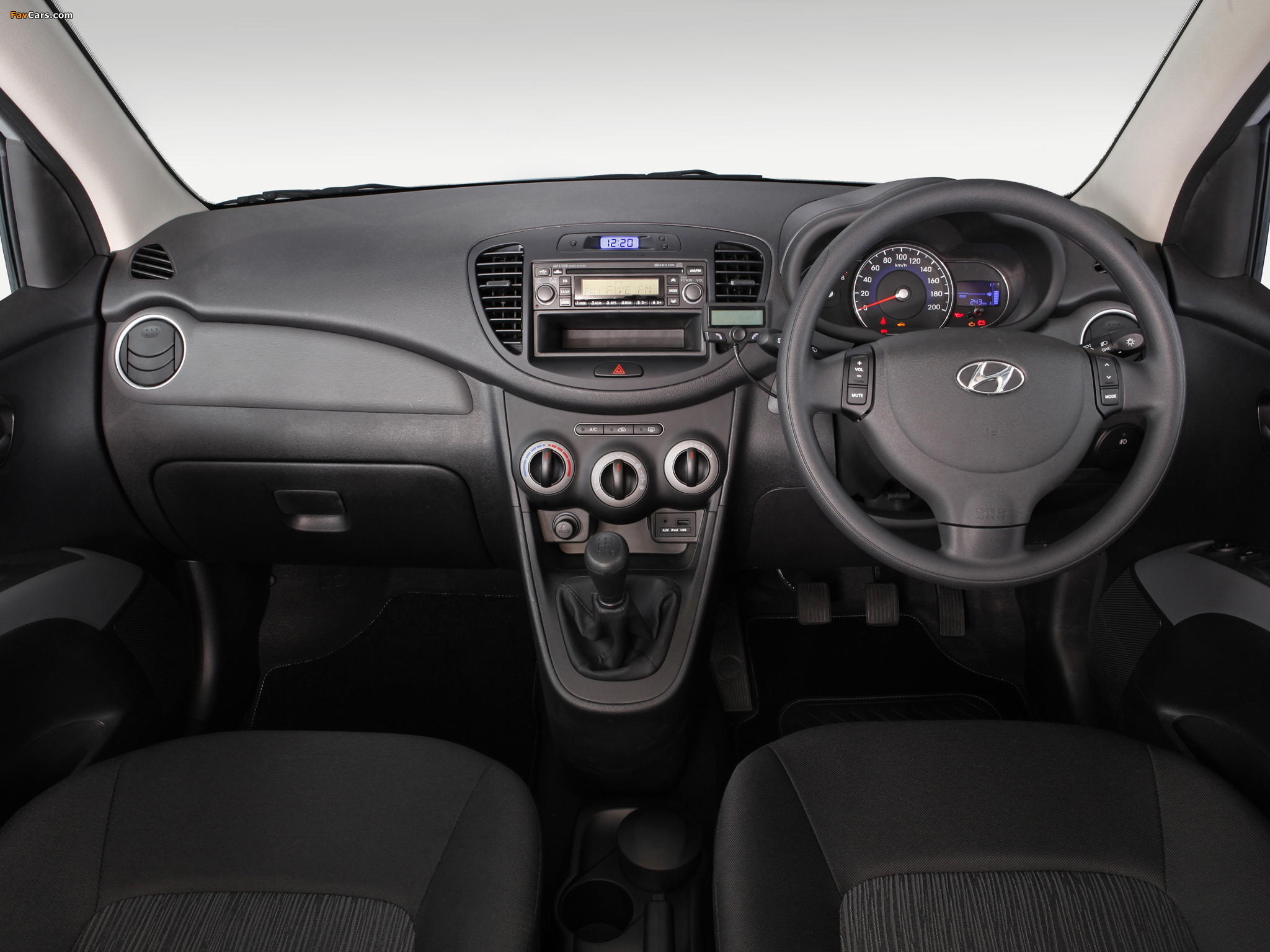 Images of Hyundai i10 ZA-spec 2011–13 (2048 x 1536)