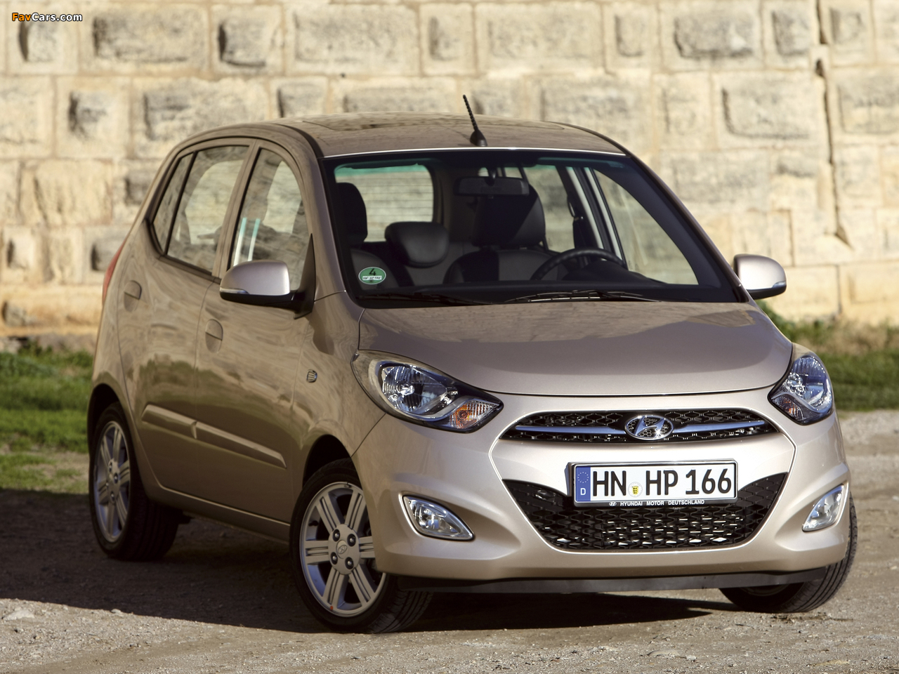 Hyundai i10 2010 wallpapers (1280 x 960)