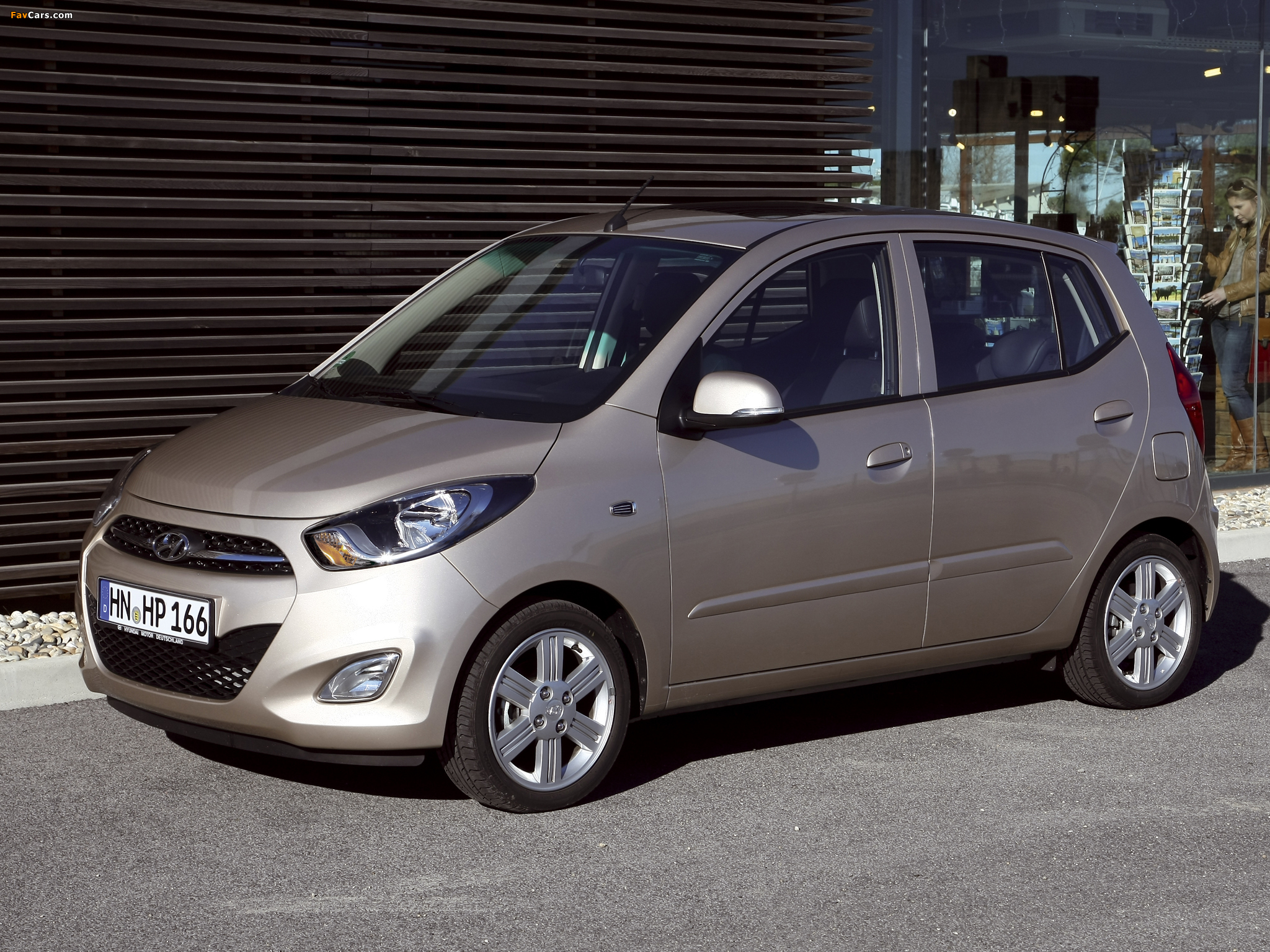 Hyundai i10 2010 wallpapers (2048 x 1536)