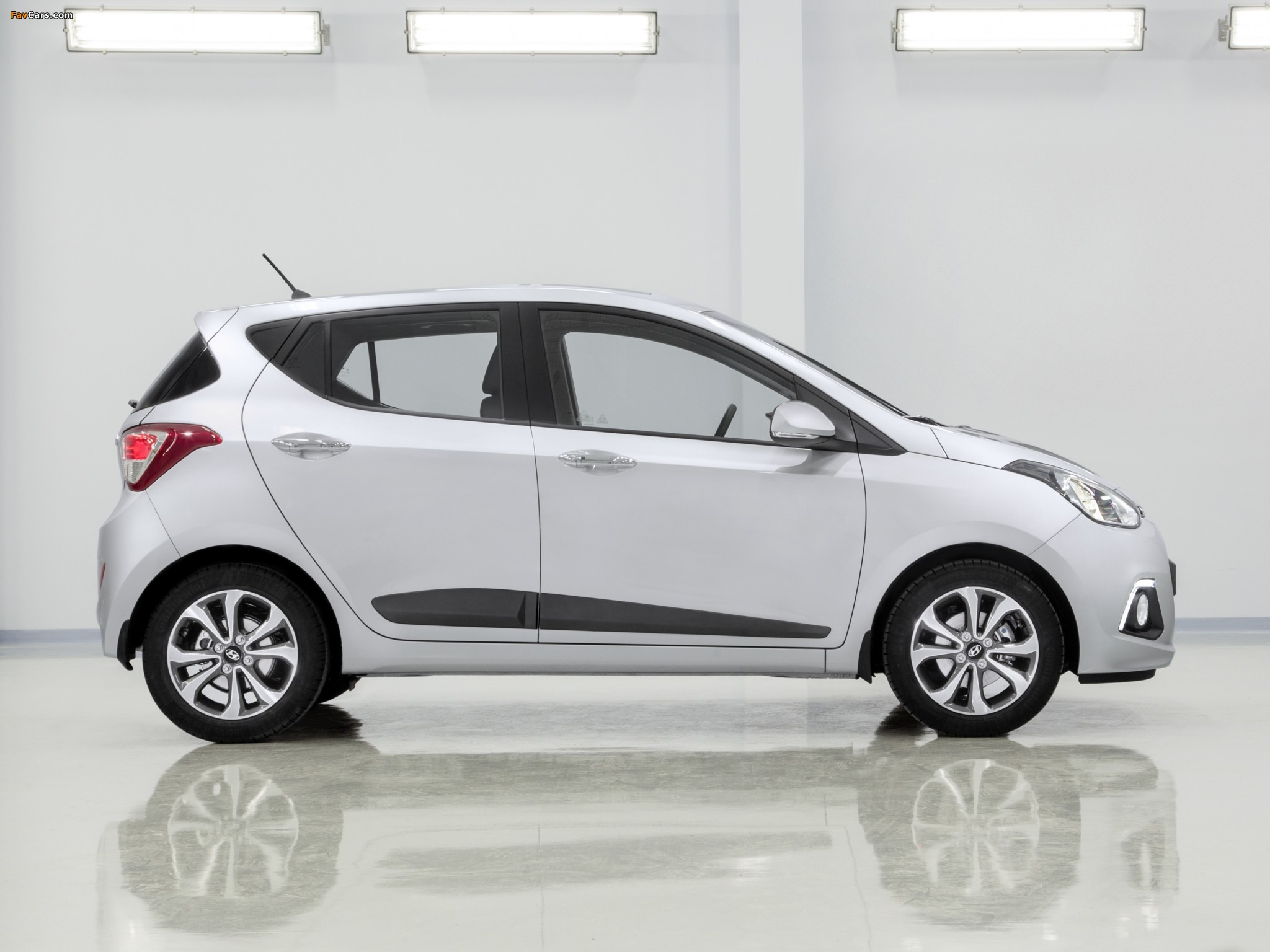 Hyundai i10 2013 wallpapers (2048 x 1536)