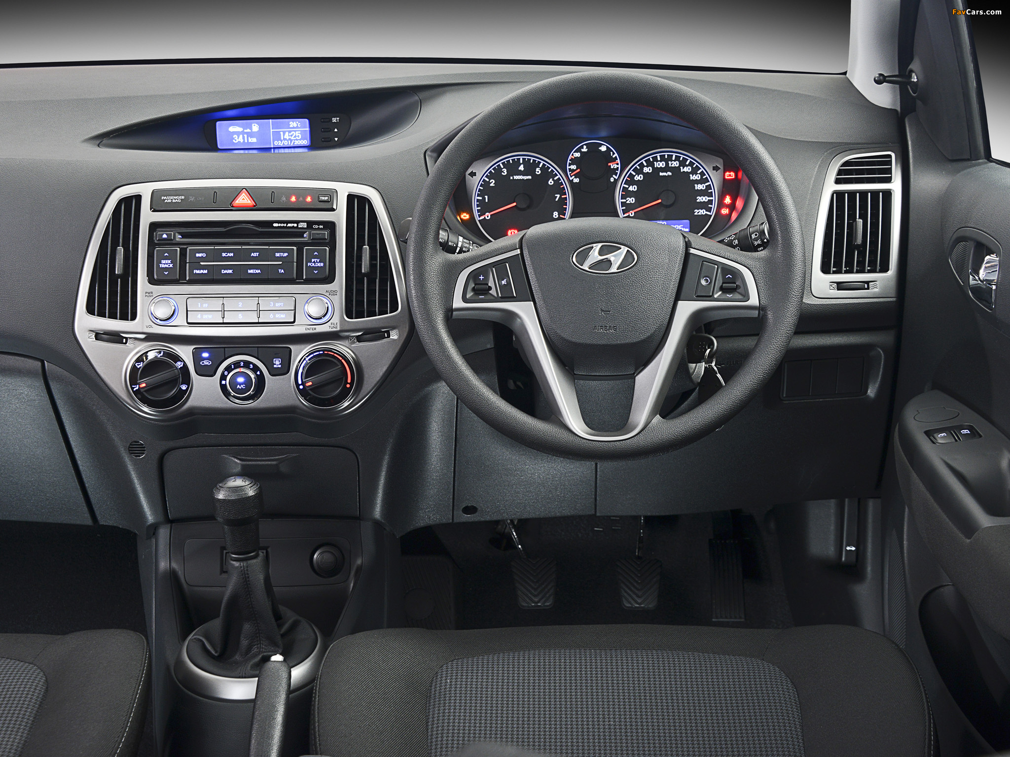 Hyundai i20 5-door ZA-spec 2012 images (2048 x 1536)