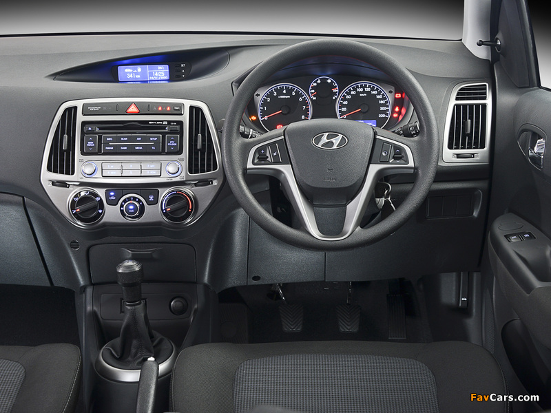Hyundai i20 5-door ZA-spec 2012 images (800 x 600)