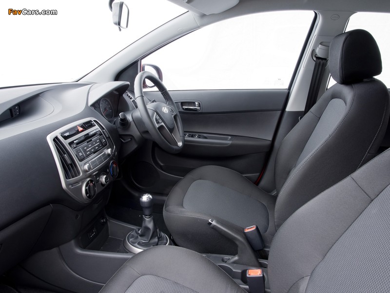 Hyundai i20 5-door UK-spec 2012 photos (800 x 600)