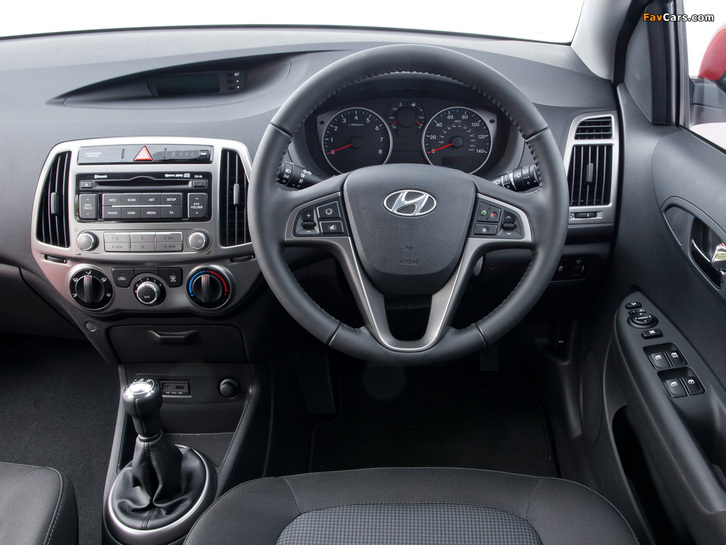 Hyundai i20 5-door UK-spec 2012 photos (1024 x 768)