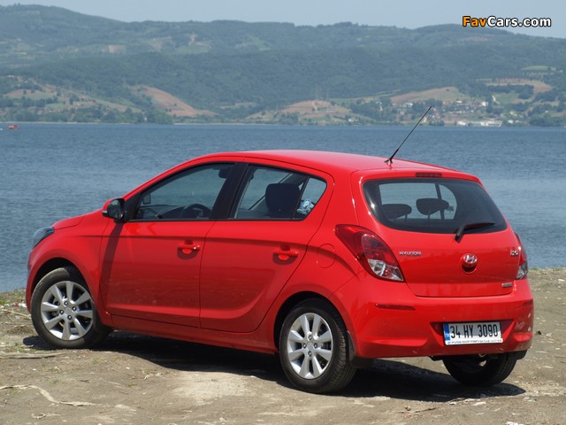 Hyundai i20 5-door 2012 photos (640 x 480)