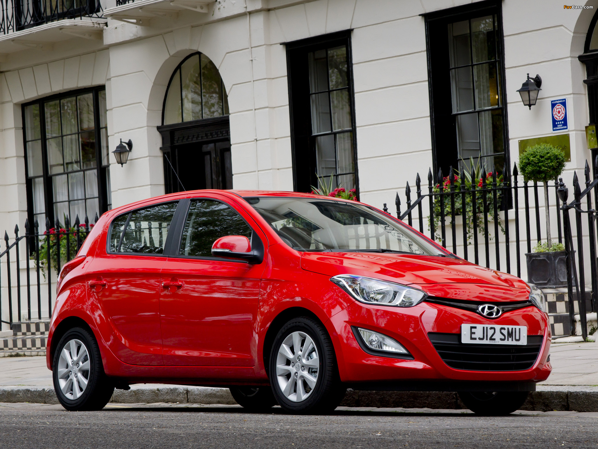 Hyundai i20 5-door UK-spec 2012 pictures (2048 x 1536)