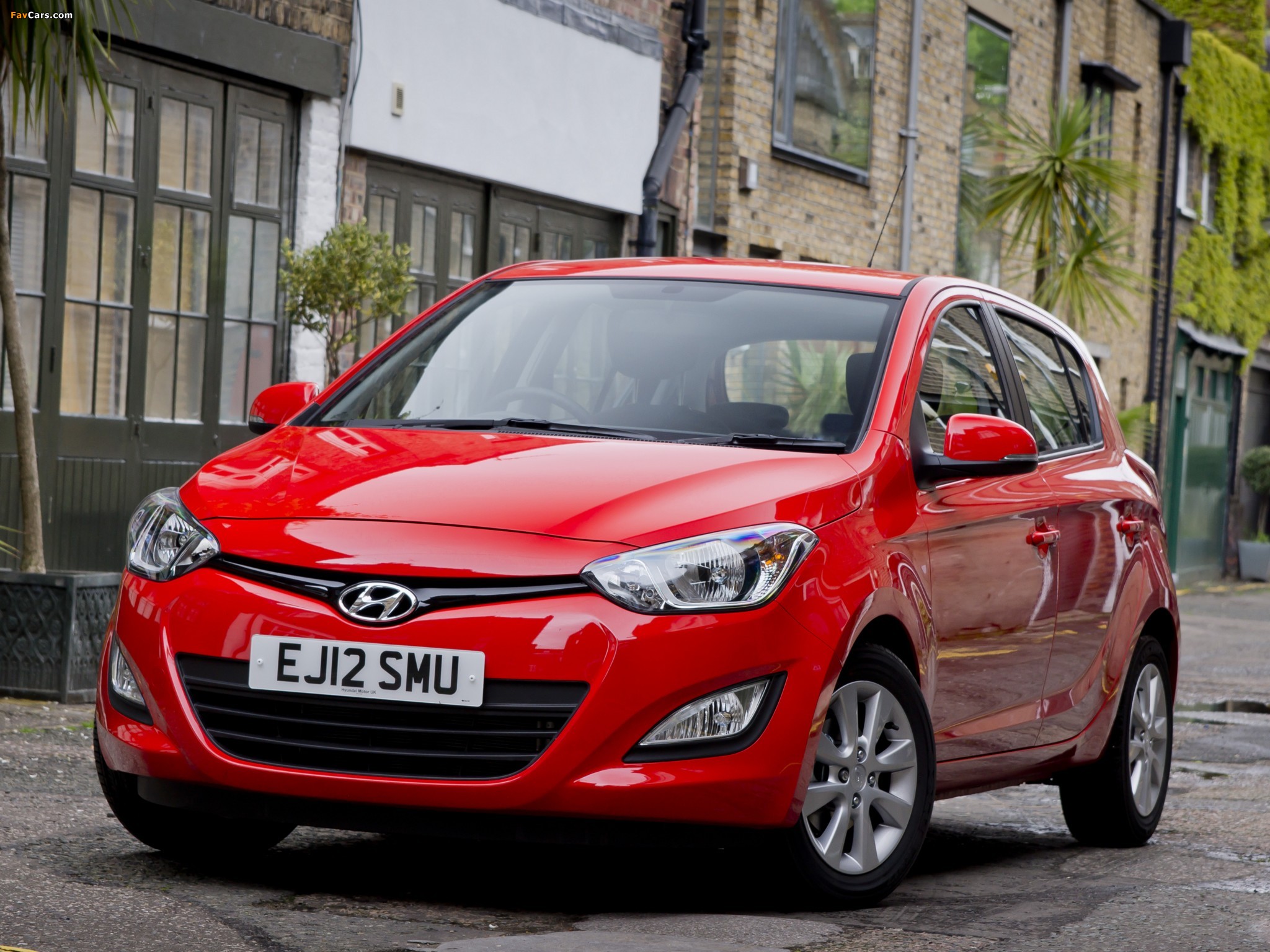 Hyundai i20 5-door UK-spec 2012 wallpapers (2048 x 1536)