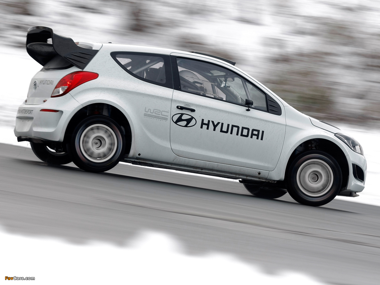 Hyundai i20 WRC Prototype 2012 wallpapers (1280 x 960)