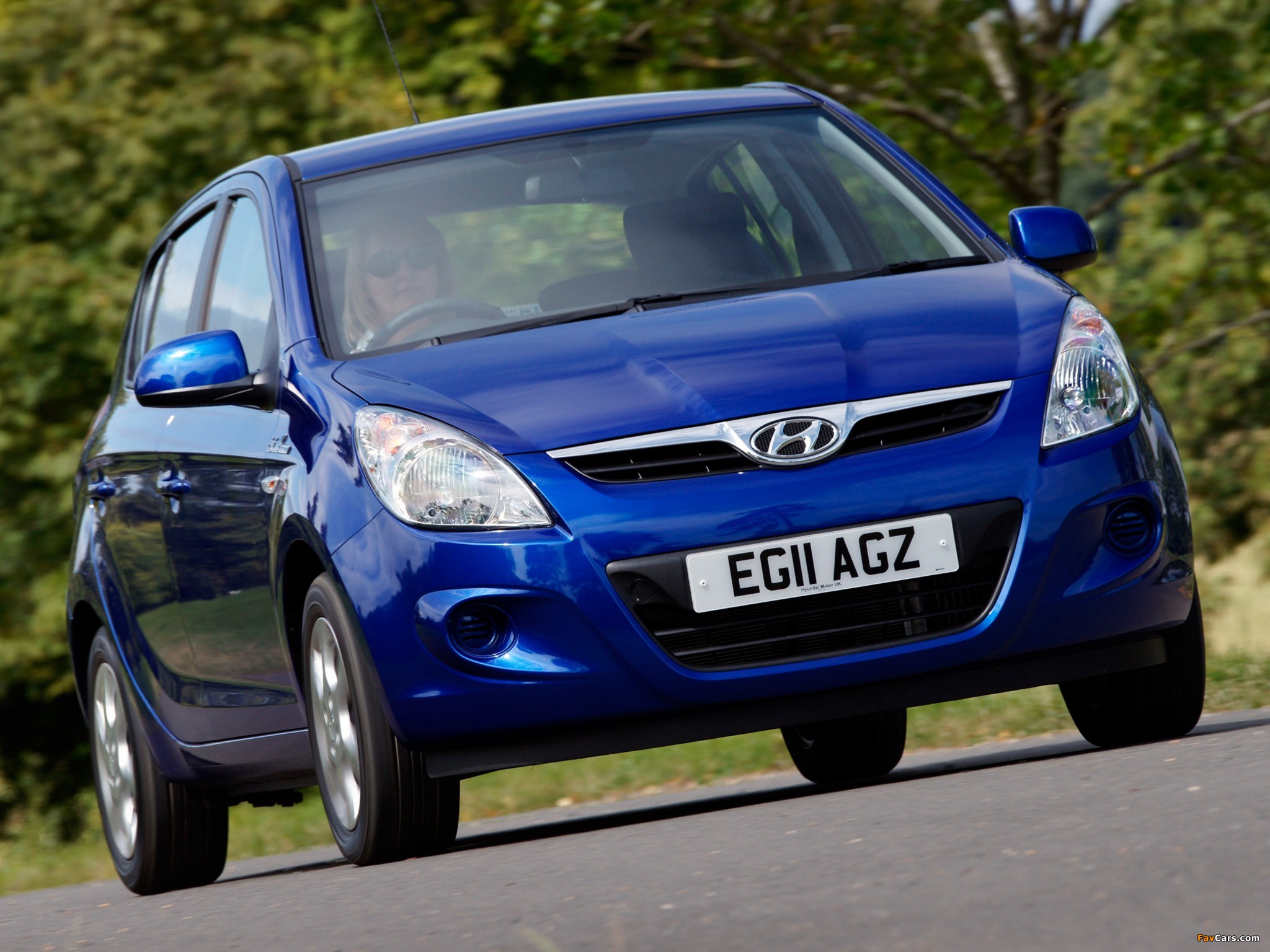 Images of Hyundai i20 5-door Blue Drive UK-spec 2010 (2048 x 1536)