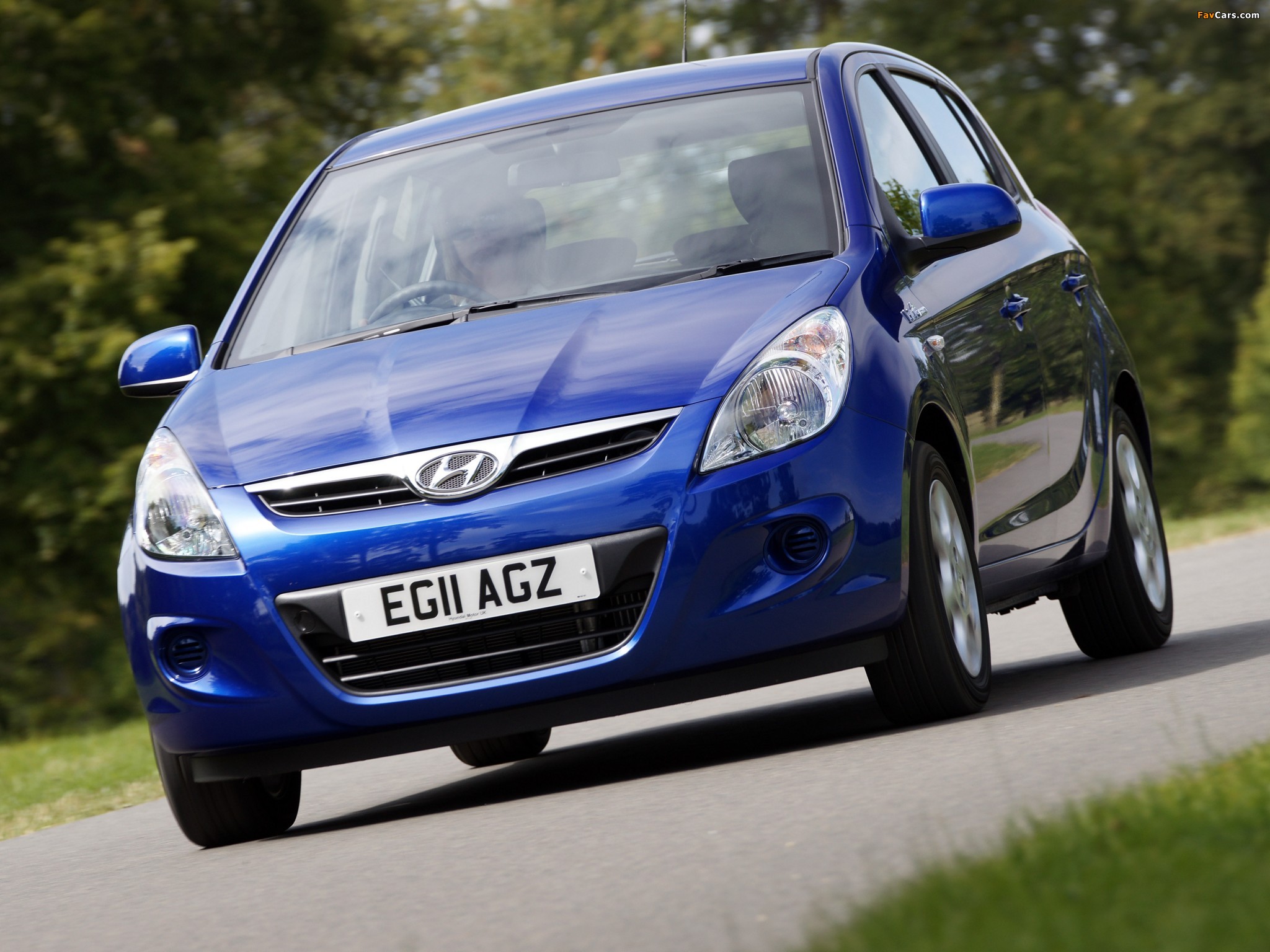 Images of Hyundai i20 5-door Blue Drive UK-spec 2010 (2048 x 1536)