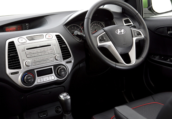 Images of Hyundai i20 5-door AU-spec 2010–12