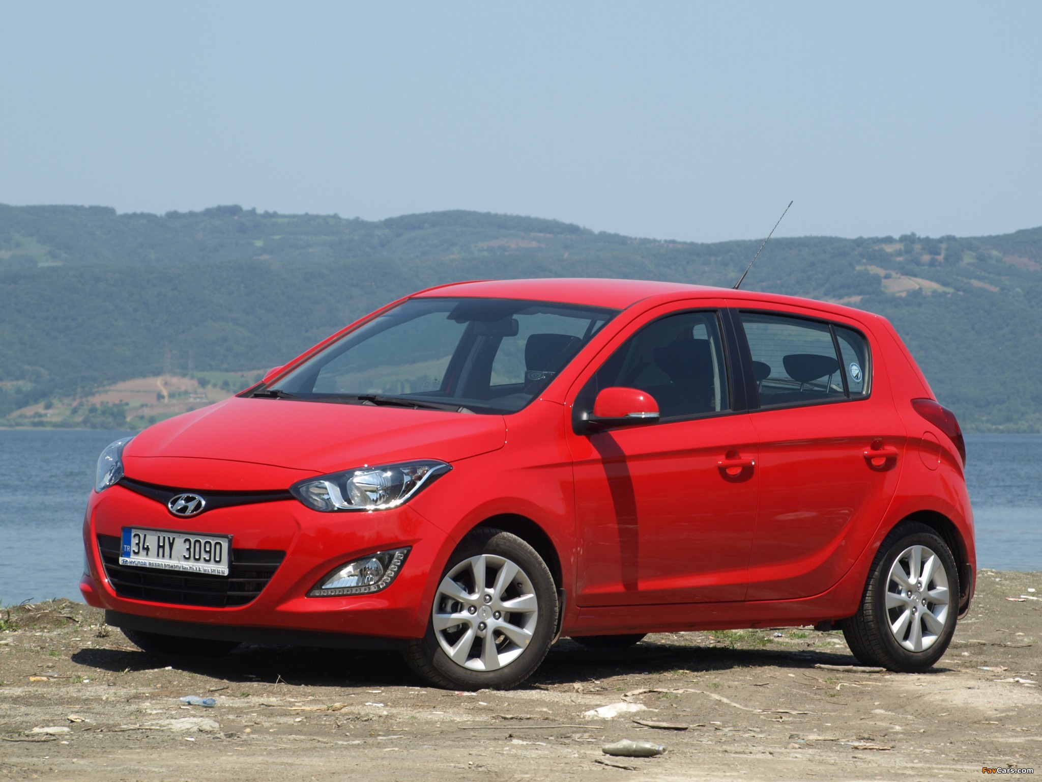 Images of Hyundai i20 5-door 2012 (2048 x 1536)