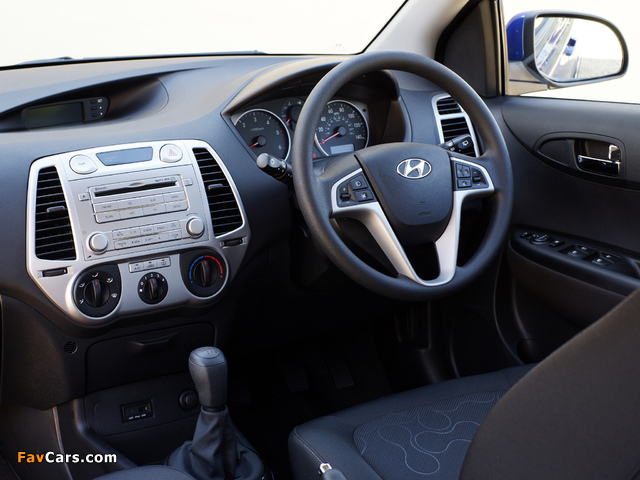 Photos of Hyundai i20 5-door Blue Drive UK-spec 2010 (640 x 480)