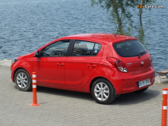 Photos of Hyundai i20 5-door 2012 (640 x 480)