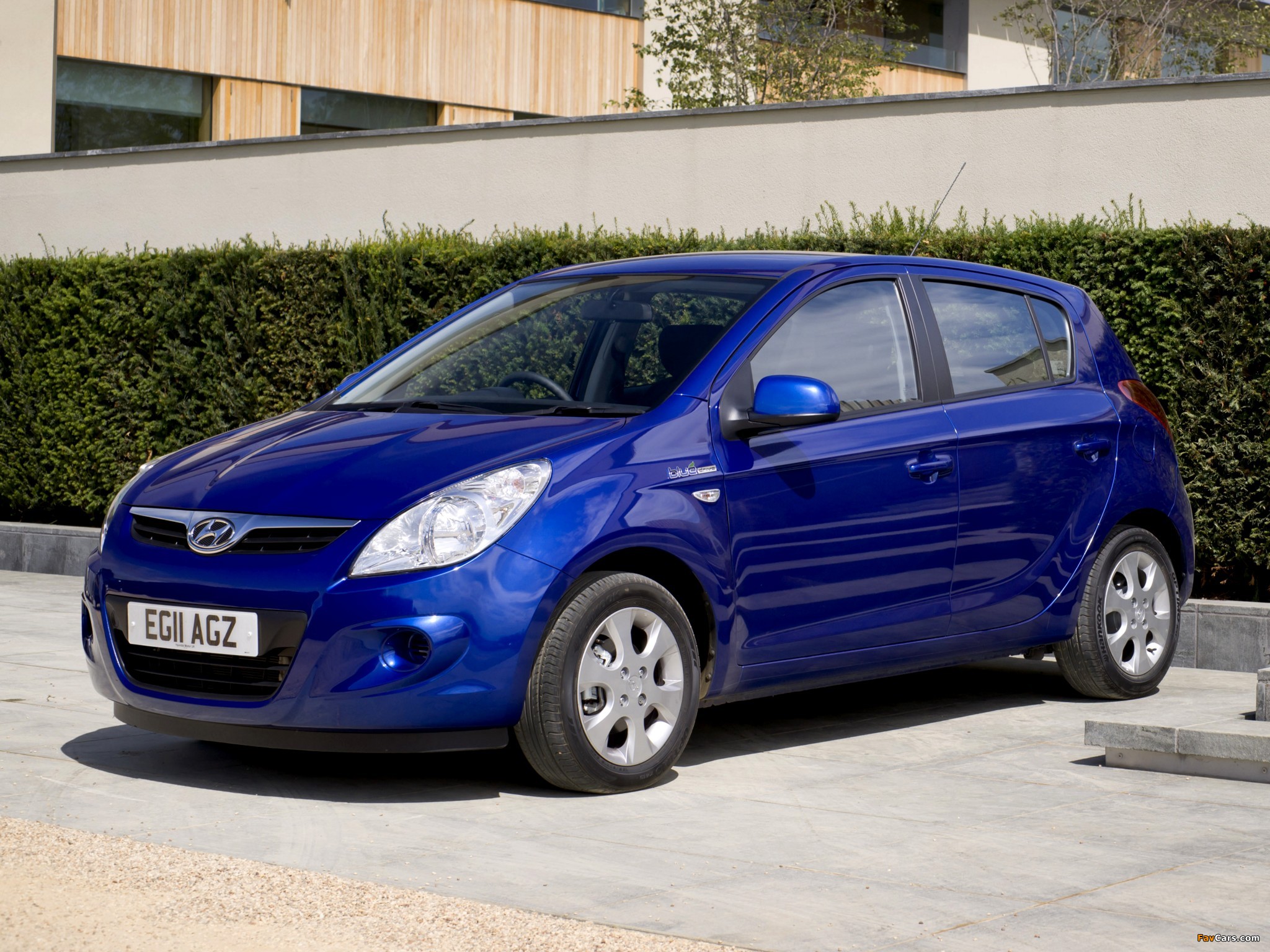 Pictures of Hyundai i20 5-door Blue Drive UK-spec 2010 (2048 x 1536)