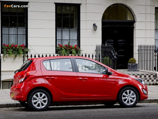 Pictures of Hyundai i20 5-door UK-spec 2012 (640 x 480)