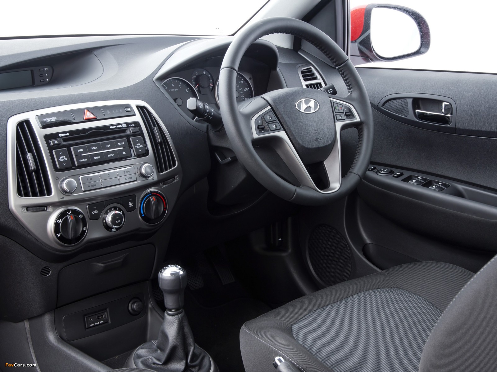 Pictures of Hyundai i20 5-door UK-spec 2012 (1600 x 1200)