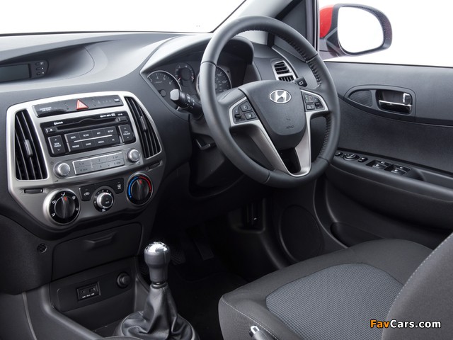 Pictures of Hyundai i20 5-door UK-spec 2012 (640 x 480)