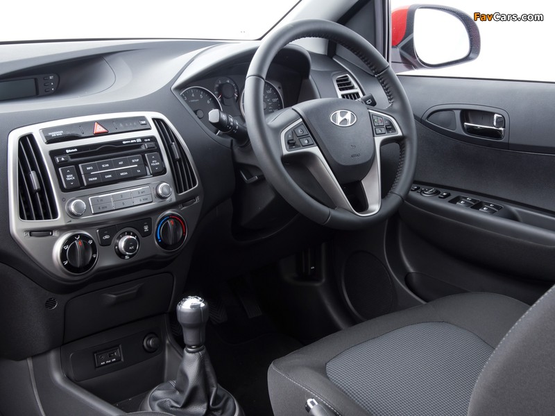 Pictures of Hyundai i20 5-door UK-spec 2012 (800 x 600)