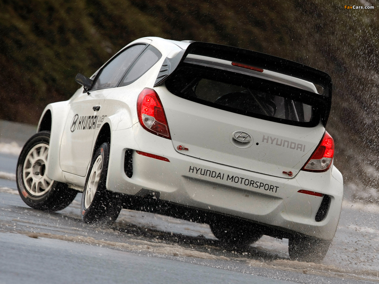 Hyundai i20 WRC Prototype 2012 wallpapers (1280 x 960)