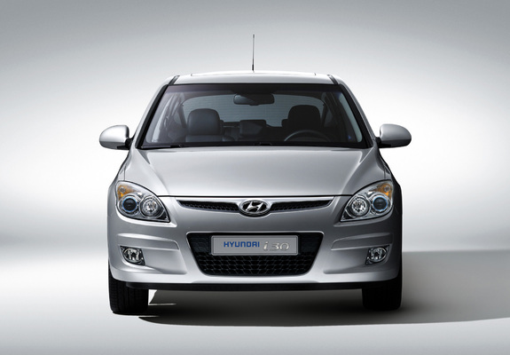 Hyundai i30 (FD) 2007–10 photos