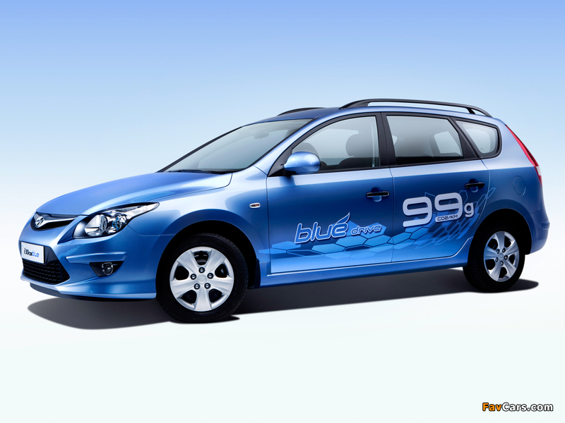 Hyundai i30 CW Blue Drive (FD) 2010 images (800 x 600)