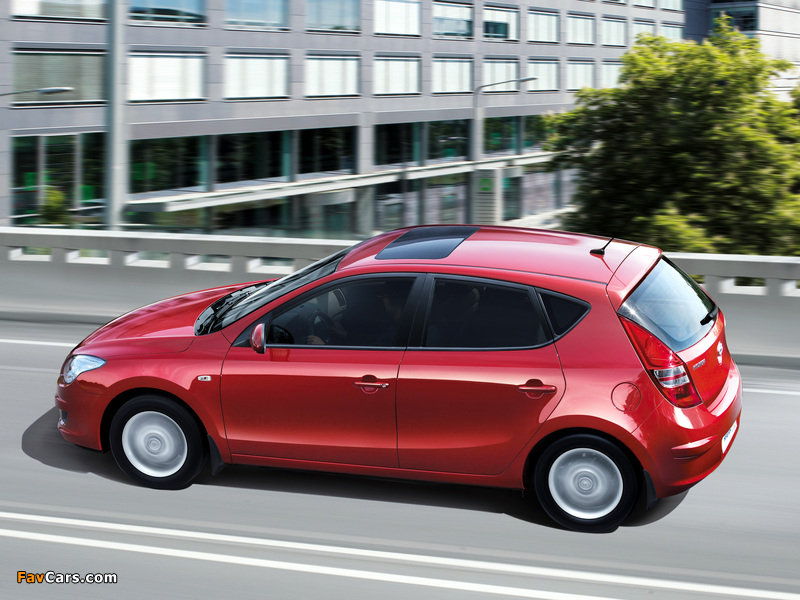 Images of Hyundai i30 (FD) 2007–10 (800 x 600)