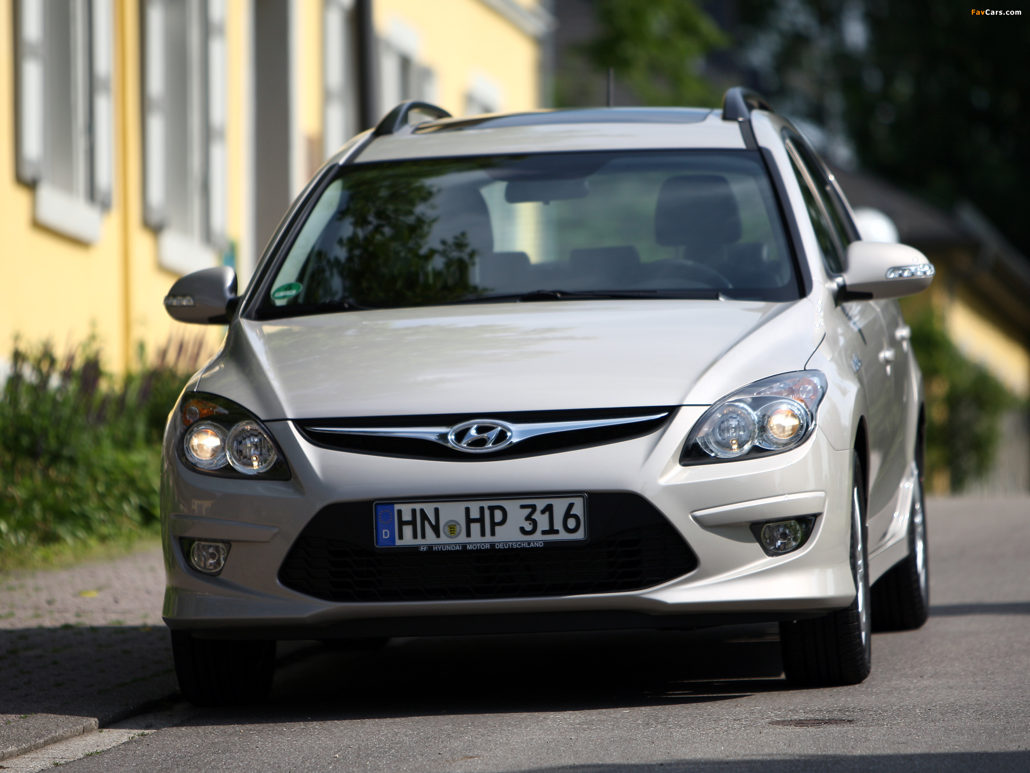 Images of Hyundai i30 CW Blue Drive (FD) 2010 (2048 x 1536)